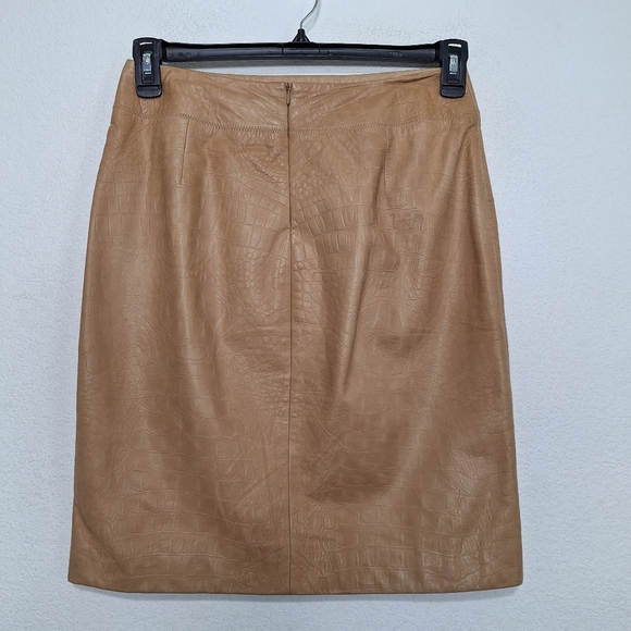 Louis Feraud Camel Quiet Luxury Lamb Leather Back Zip Pencil Skirt Size 4 - Picture 5 of 12